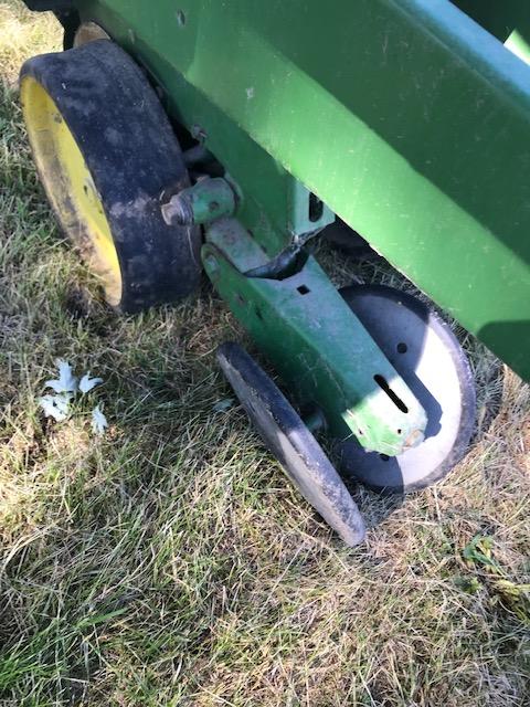 John Deere 7100 12-30" 3 pt Hyd. Wing Planter