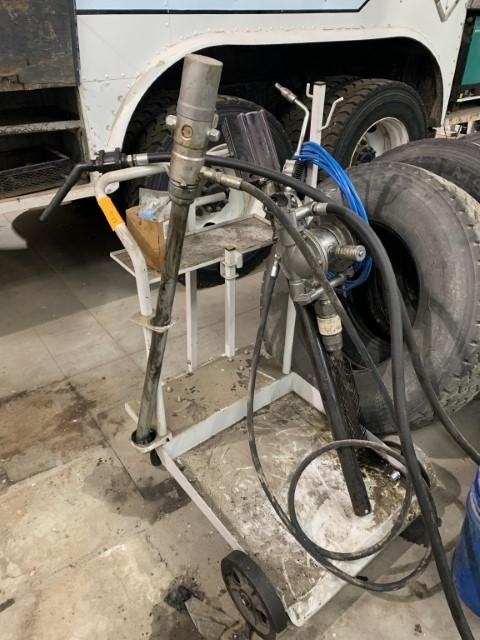 Pneumatic Grease Pump Cart 9033 Location: Farmington,NM(LOT 1)