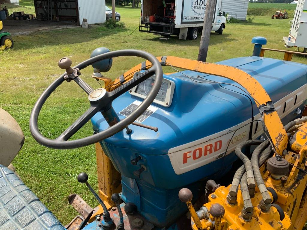 Ford 4000-2558 Hours- gas utility