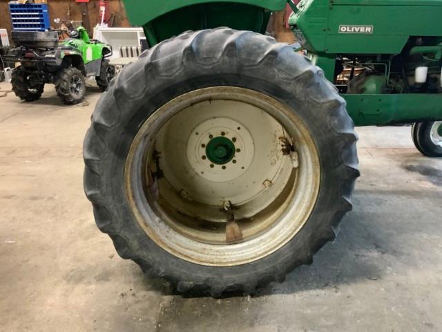 Oliver 1800 gas w/wf, 1-SCV, 15.5-38 rubber & clamp on duals (SN 182218)(needs motor work)