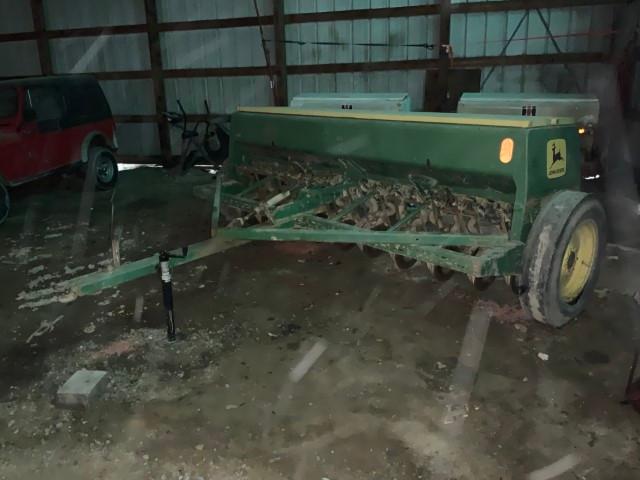 JD 8300 (18-7) grain drill w/big box