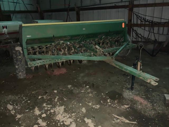 JD 8300 (18-7) grain drill w/big box