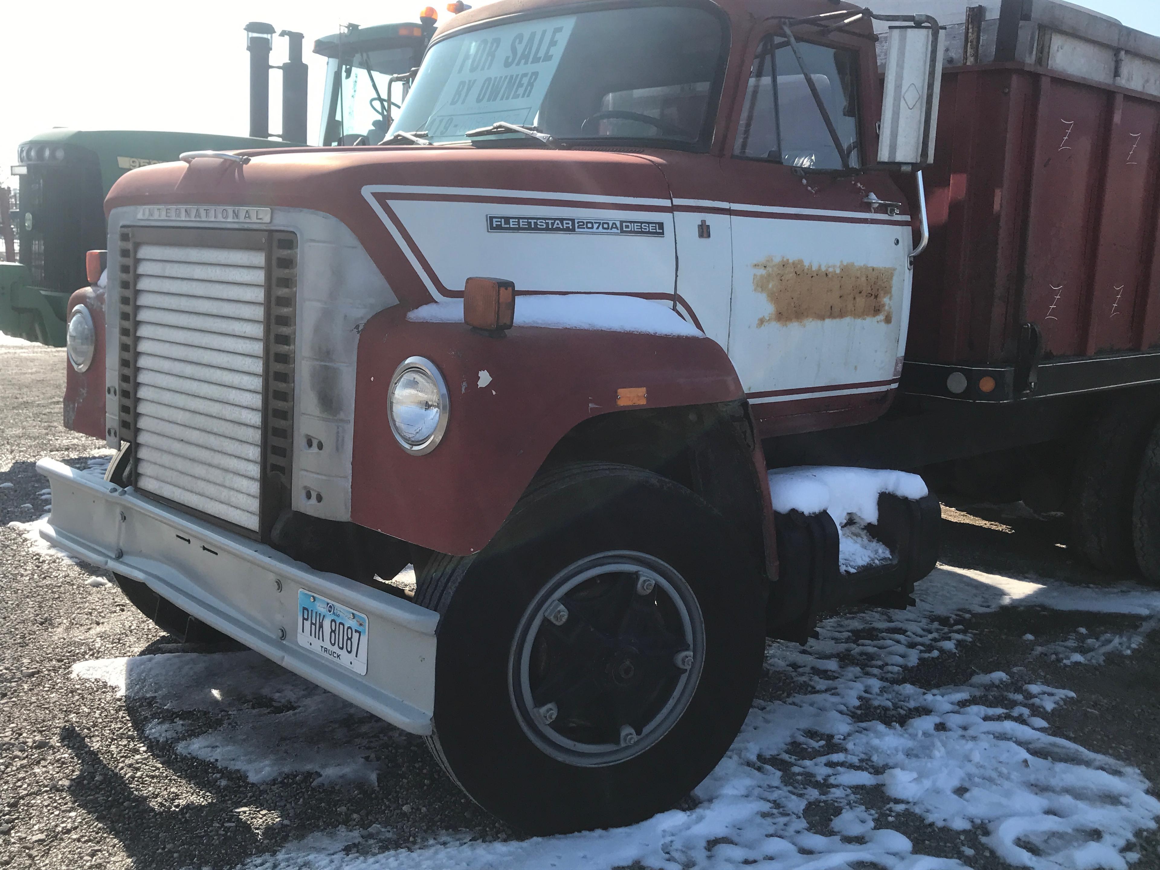 1974 International 2070A Grain Truck