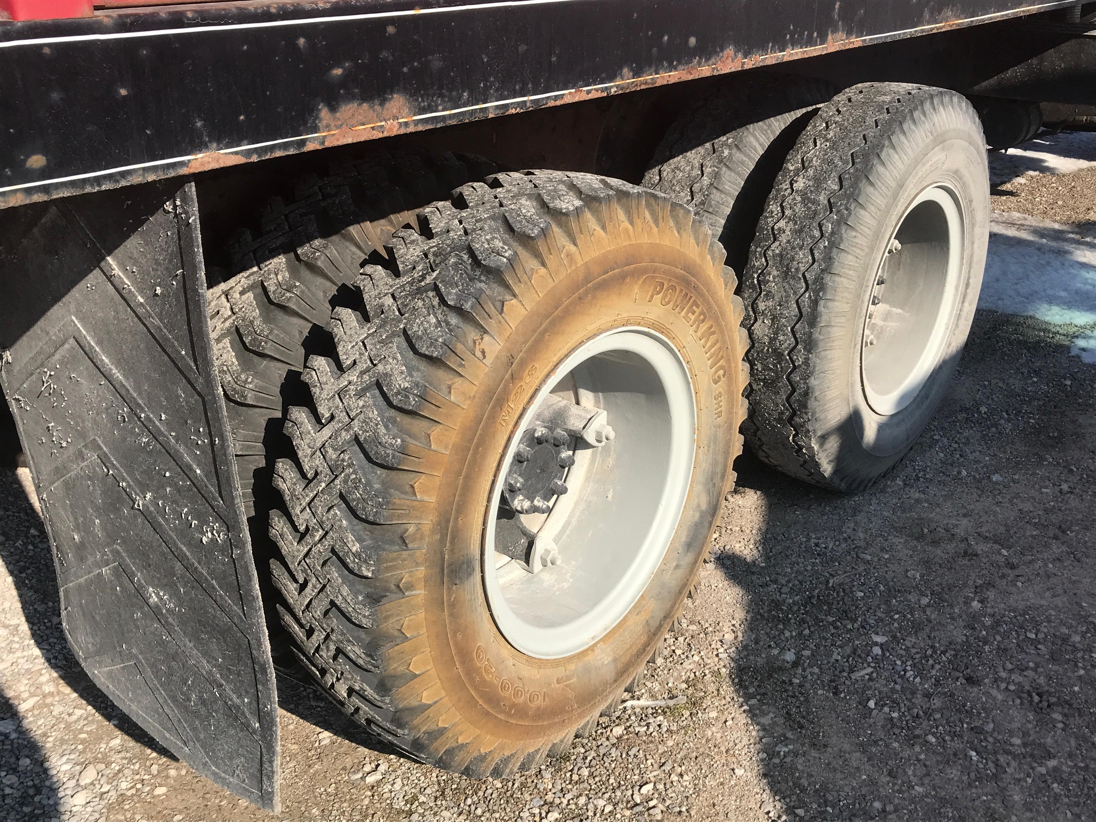 1974 International 2070A Grain Truck