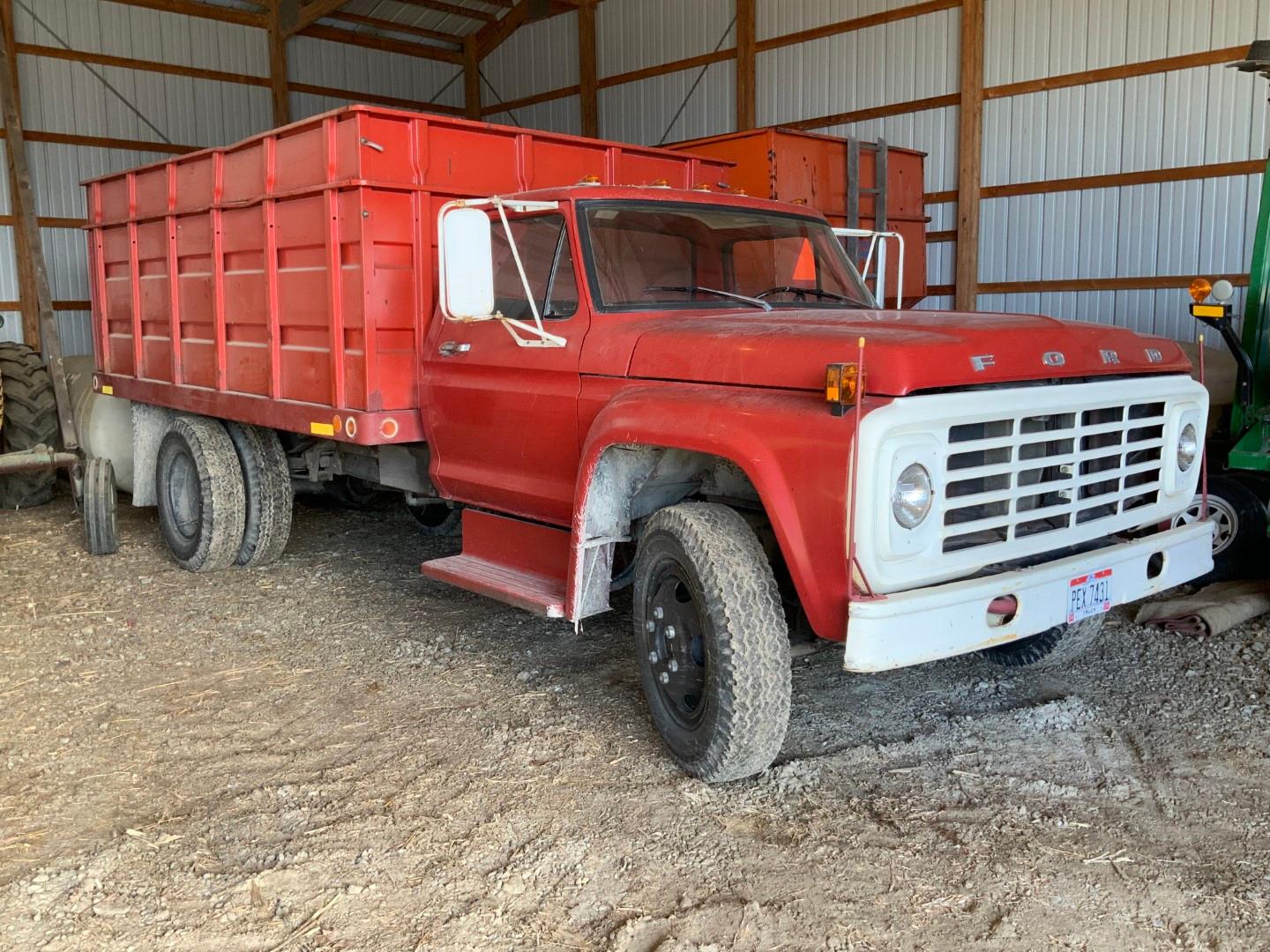 ’75 FORD 600, gas eng., 4x2 trans., 13’ Knapheide bed w/ wood floor & tin topped, twin cyl. Hoist, O