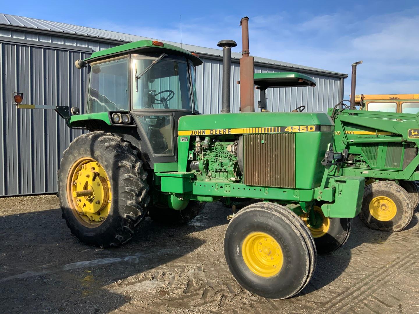 ’83 JOHN DEERE 4250 2WD, w/CHA, long axle, 2SCV’s, power shift, AM/FM Radio, 18.4-38 rubber, 3448 HR