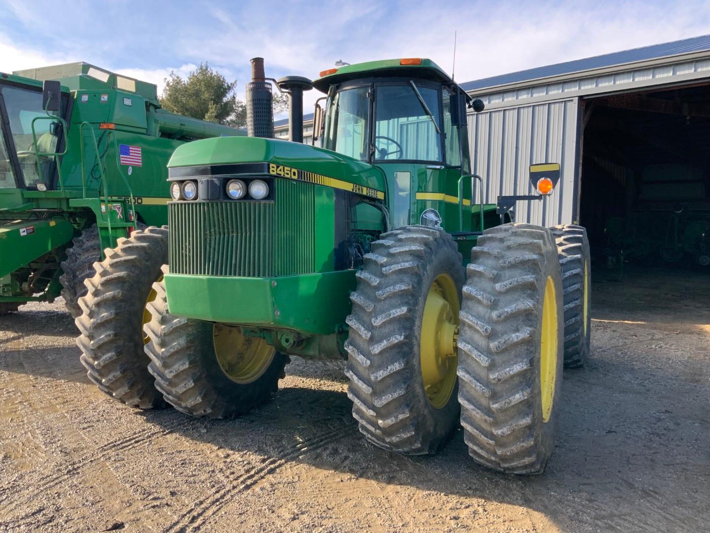 ’84 JOHN DEERE 8450 4WD w/ CHA, 3pt., PTO, 3SCV’s, quick hitch, quad trans., 18.4-38 Firestone rubbe