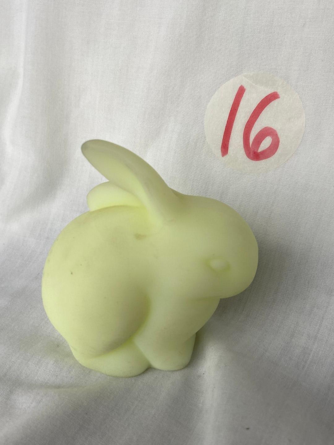 Fenton Rabbit, Lime sherbet satin figurine