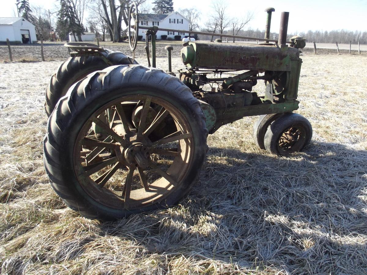 ’35 JOHN DEERE UNSTYLED A, Converted to Rubber, flat spokes, metal seat, w/ book (SN 422659)