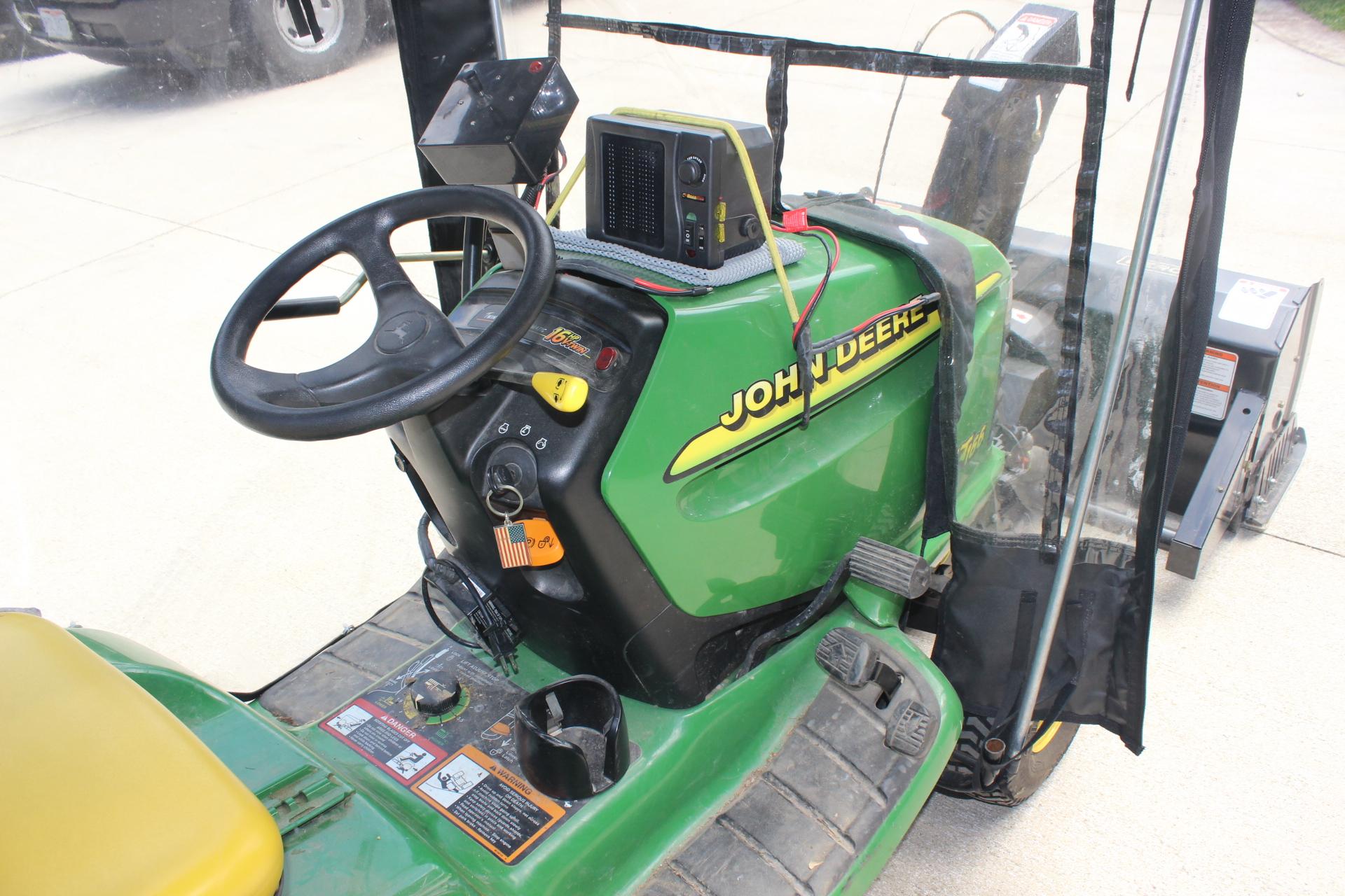 John Deere LT 166 lawn mower, 16 Ho Briggs & Stratton 2 cycle, hydro, 42 inch deck, Attached front m