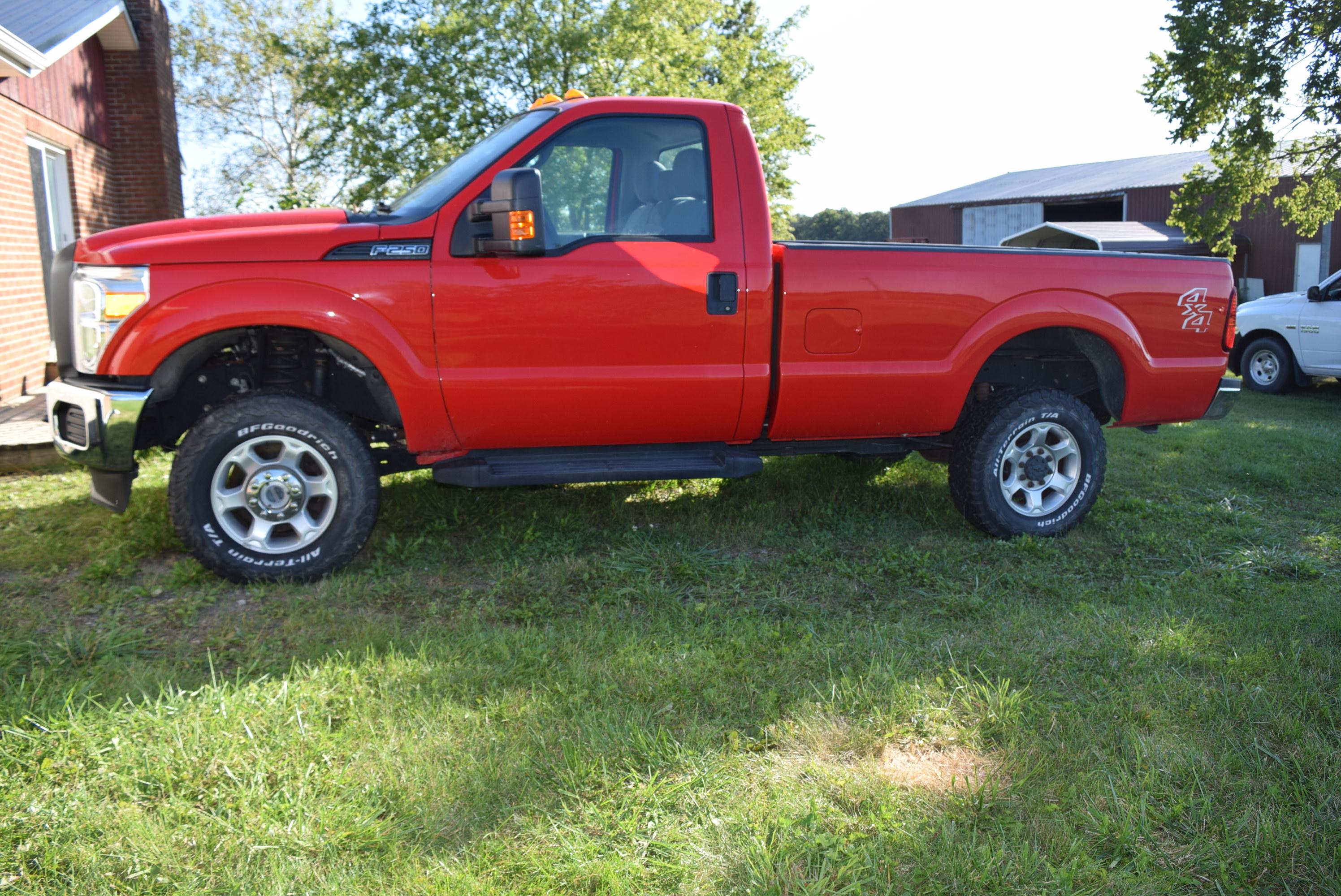 2016 FORD F250 XL SUPER DUTY w/Reg. cab., 4wd, running boards, auto trans., aux. switches, 60,400 mi