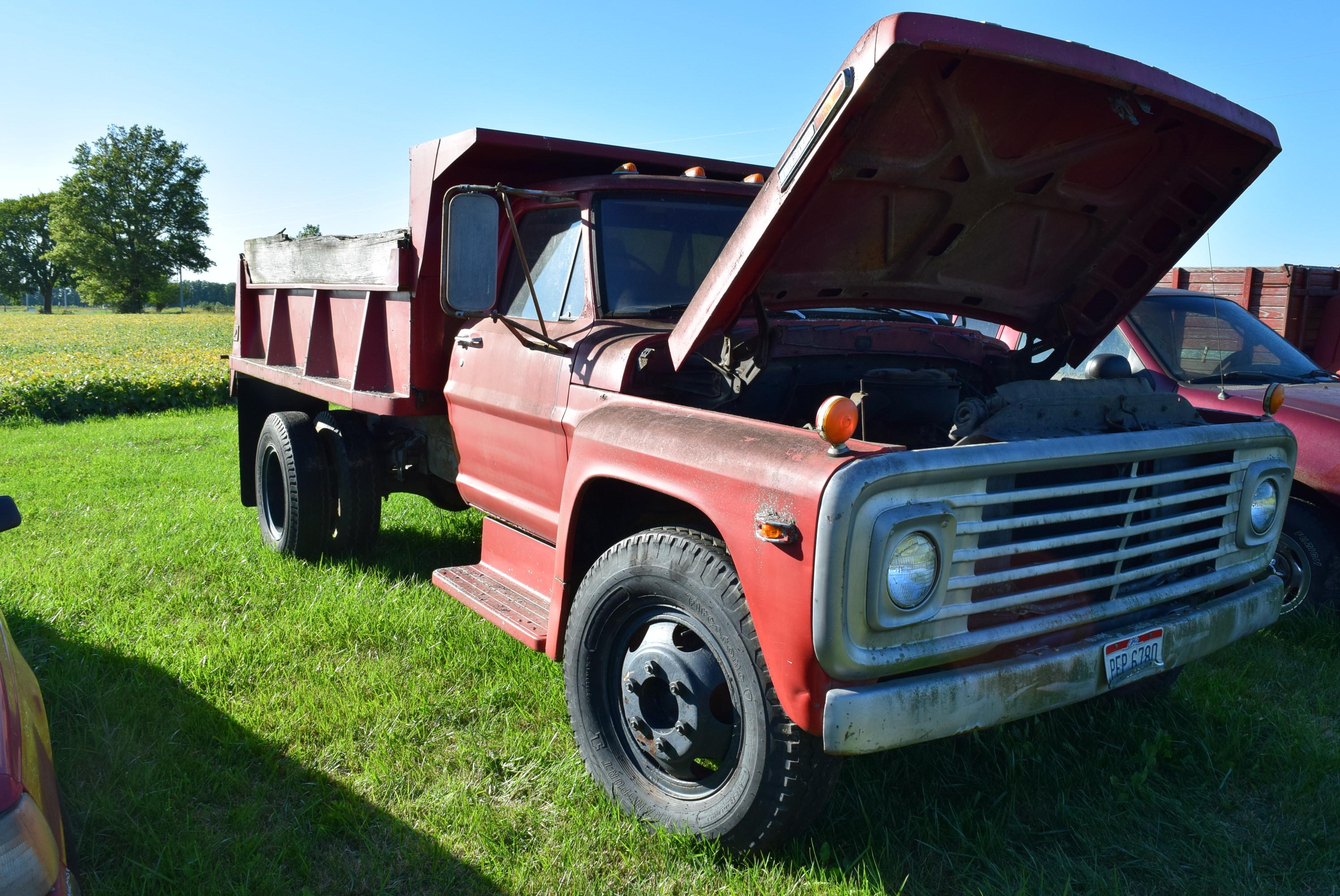 ’70 FORD 600 w/ 6 yard dump bed, 4x2 trans. Not Running