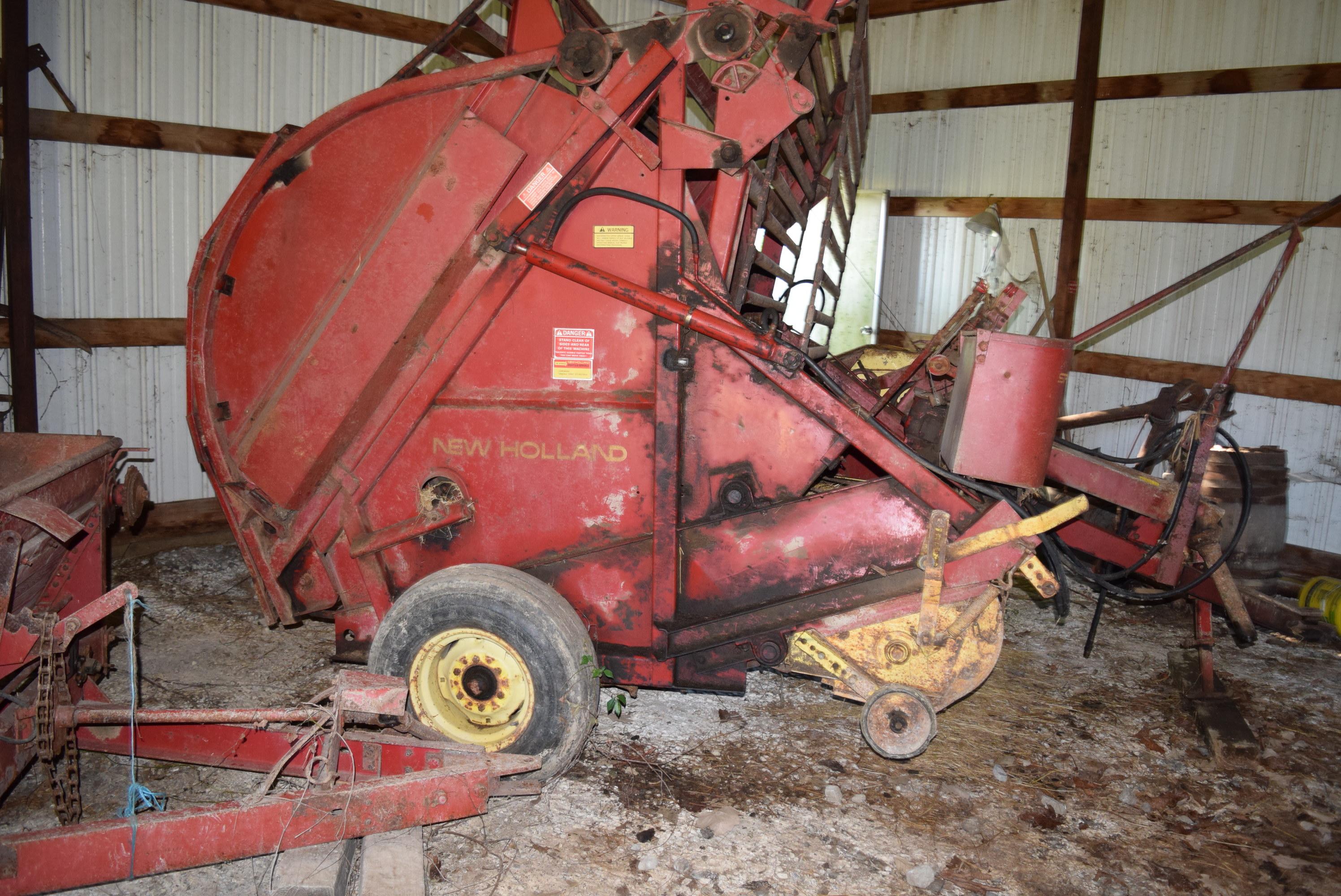 New Holland 850 Round Baler