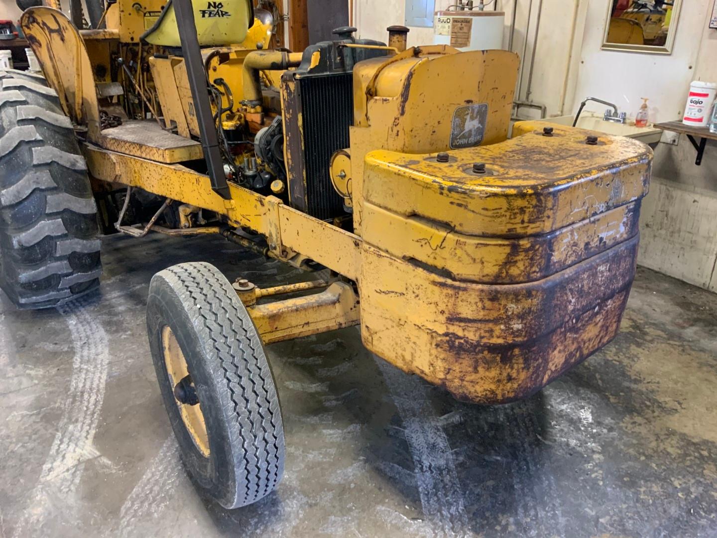 John Deere 380 Forklift