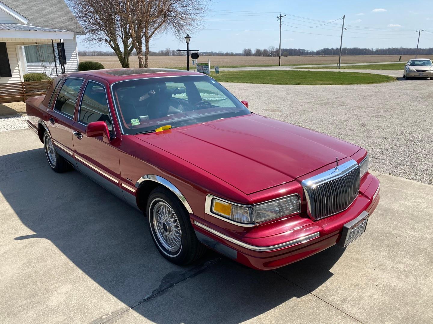 1995 Lincoln Town Car, Moon Roof, Full Power, 4DR, 97,671 mi., Very Good