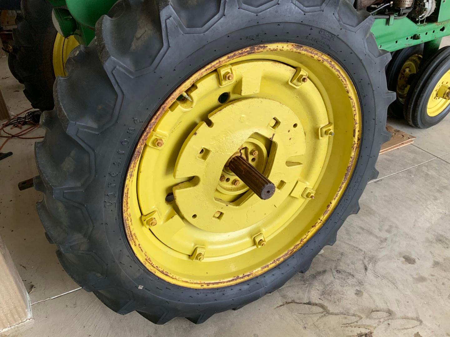 John Deere A w/fenders & roll-a-matic (SN678395)