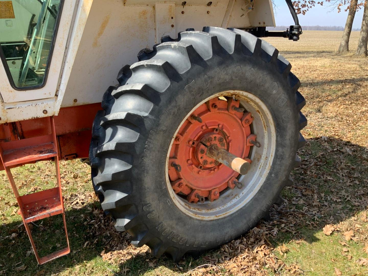 1976 Case 970 Agri-King Tractor