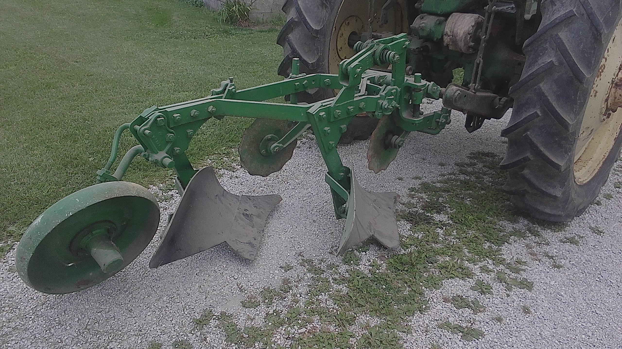 JD MT Tractor, New Battery, 90% Tires, Belt Pully, Standard Hitch, Steps, (SN 15763) selling with M2