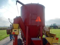 355 New Holland Feed Grinder