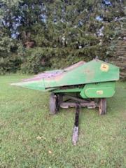 John Deere 643 corn head