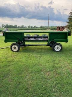 John Deere 643 corn head