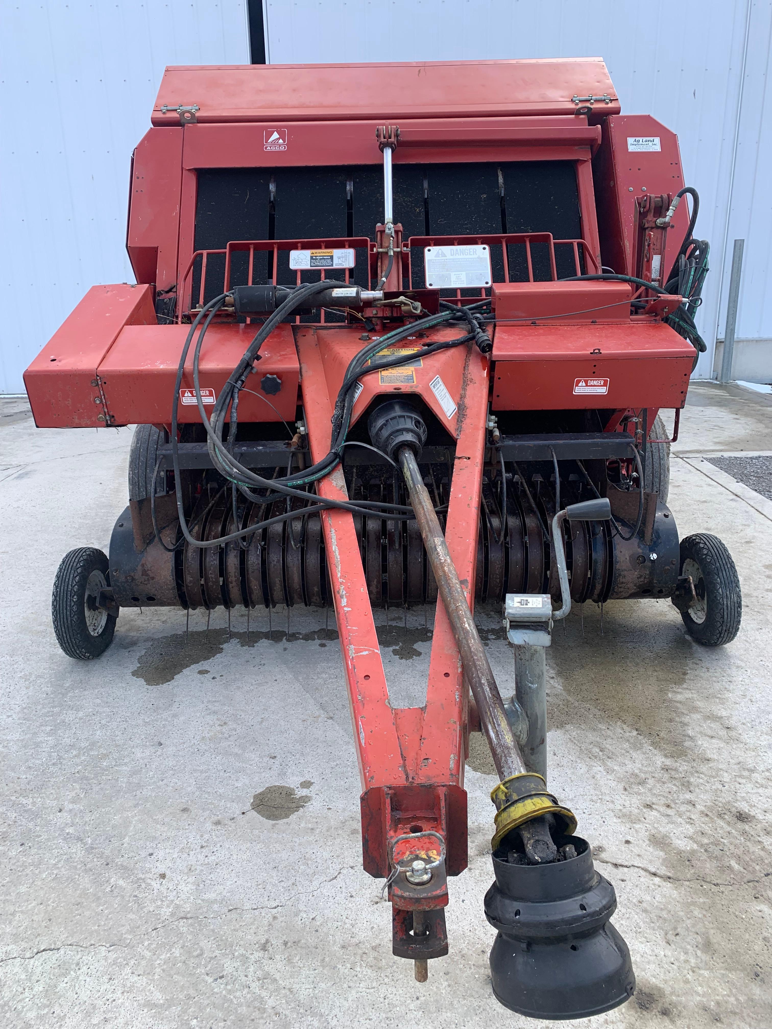 2004 AGCO/new idea 4845 round baler