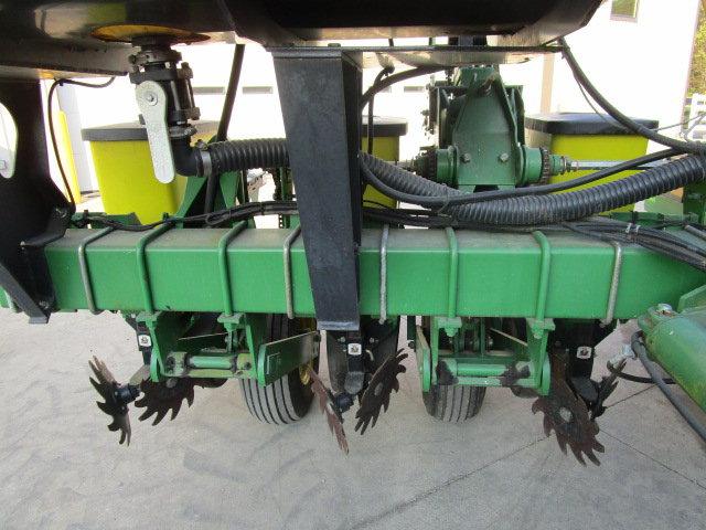 John Deere 1770 12 Row 30" Planter