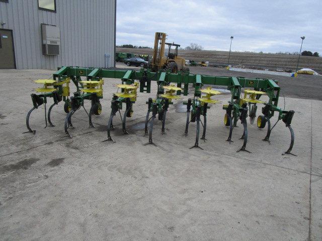 JD 875 6 Row 30" Cultivator