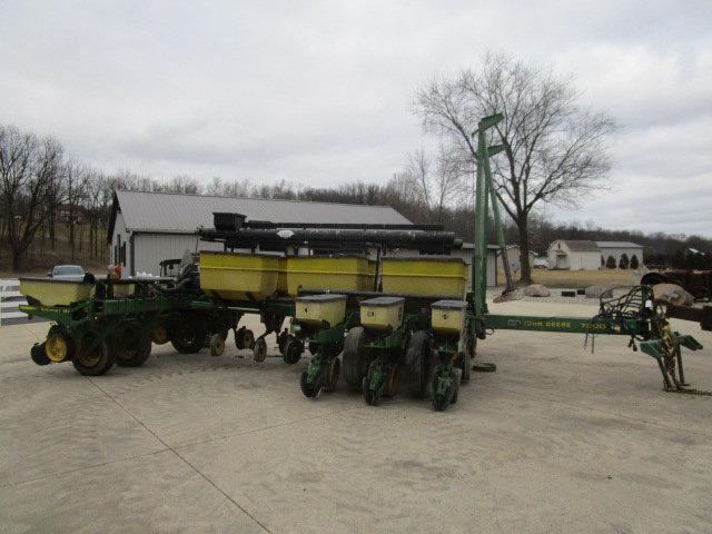 John Deere 7200 12Row Corn Planter