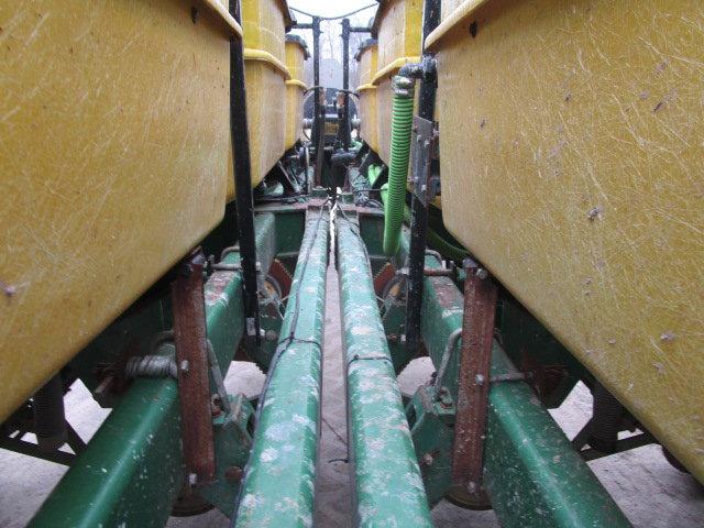 John Deere 7200 12Row Corn Planter