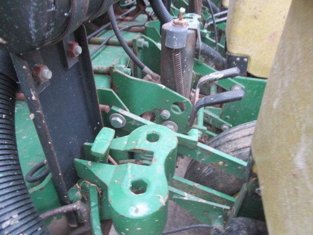 John Deere 7200 12Row Corn Planter