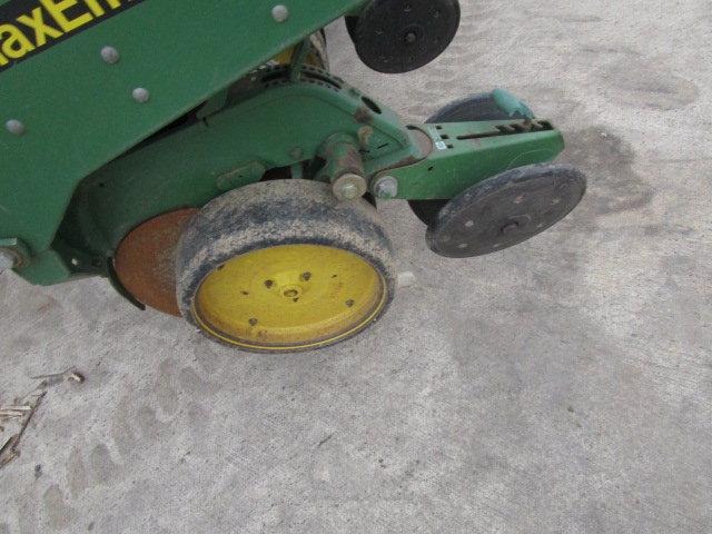 John Deere 7200 12Row Corn Planter