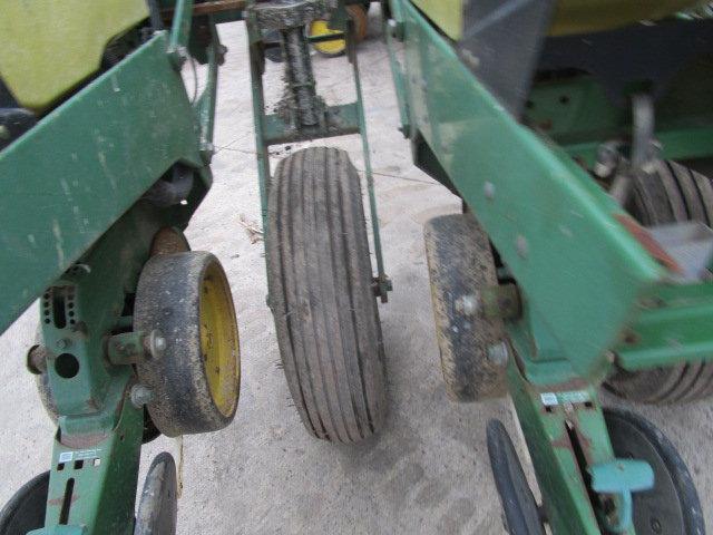 John Deere 7200 12Row Corn Planter