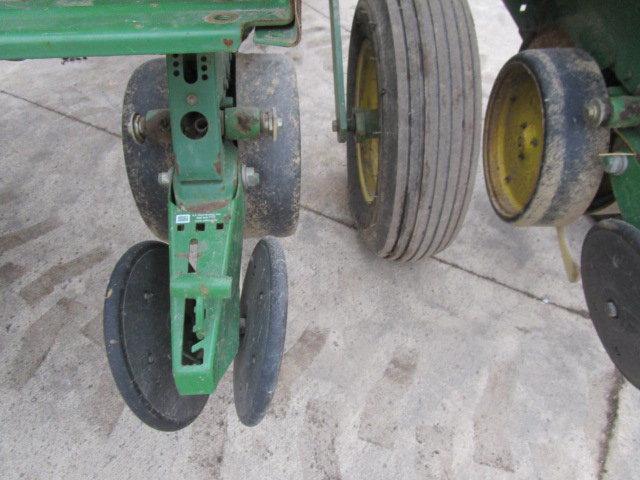 John Deere 7200 12Row Corn Planter