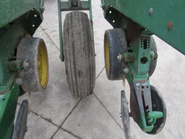 John Deere 7200 12Row Corn Planter