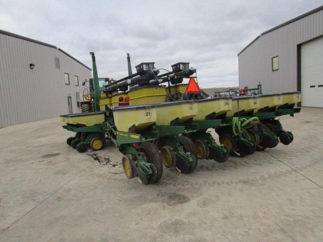 John Deere 7200 12Row Corn Planter