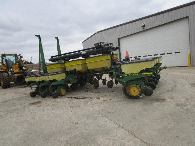 John Deere 7200 12Row Corn Planter