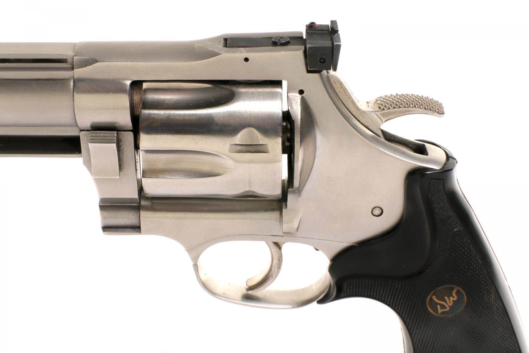 DAN WESSON ARMS .44 MAGNUM REVOLVER