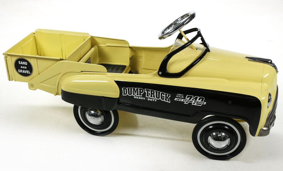 A GOOD MURRAY SAND AND GRAVEL DUMP BED PEDAL CAR