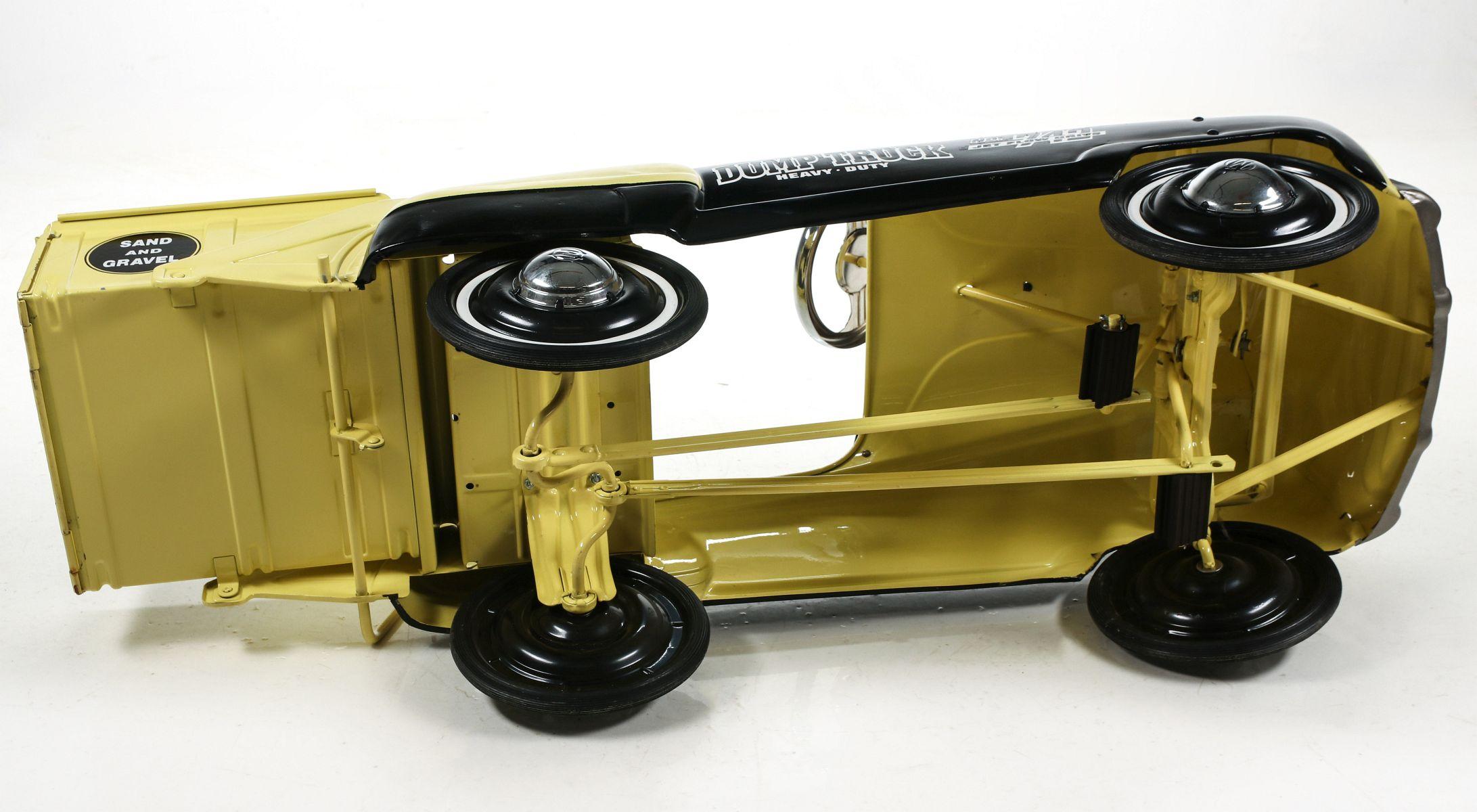 A GOOD MURRAY SAND AND GRAVEL DUMP BED PEDAL CAR