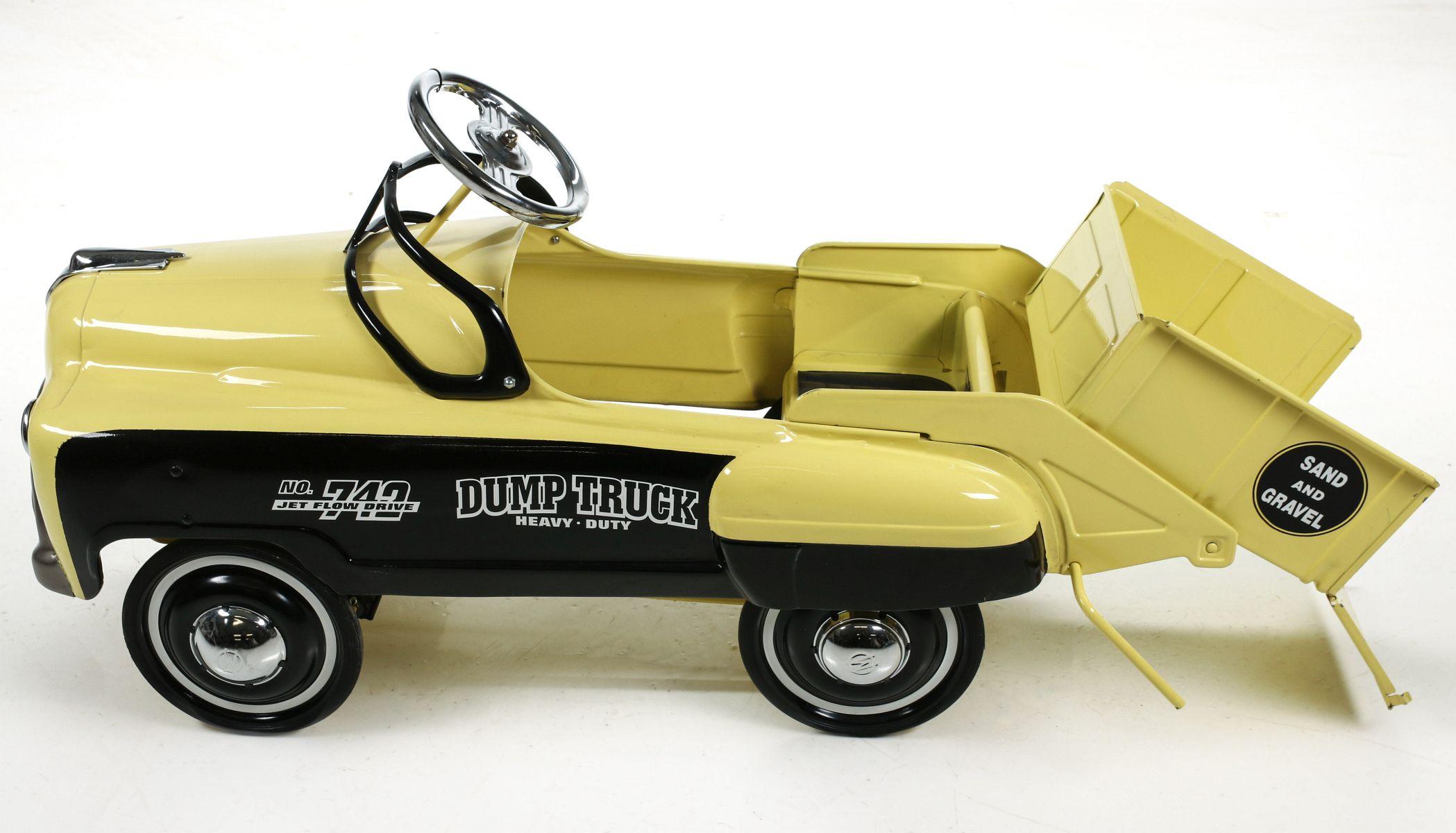 A GOOD MURRAY SAND AND GRAVEL DUMP BED PEDAL CAR