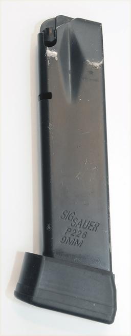 3 SIG P226 Magazines. (IME)