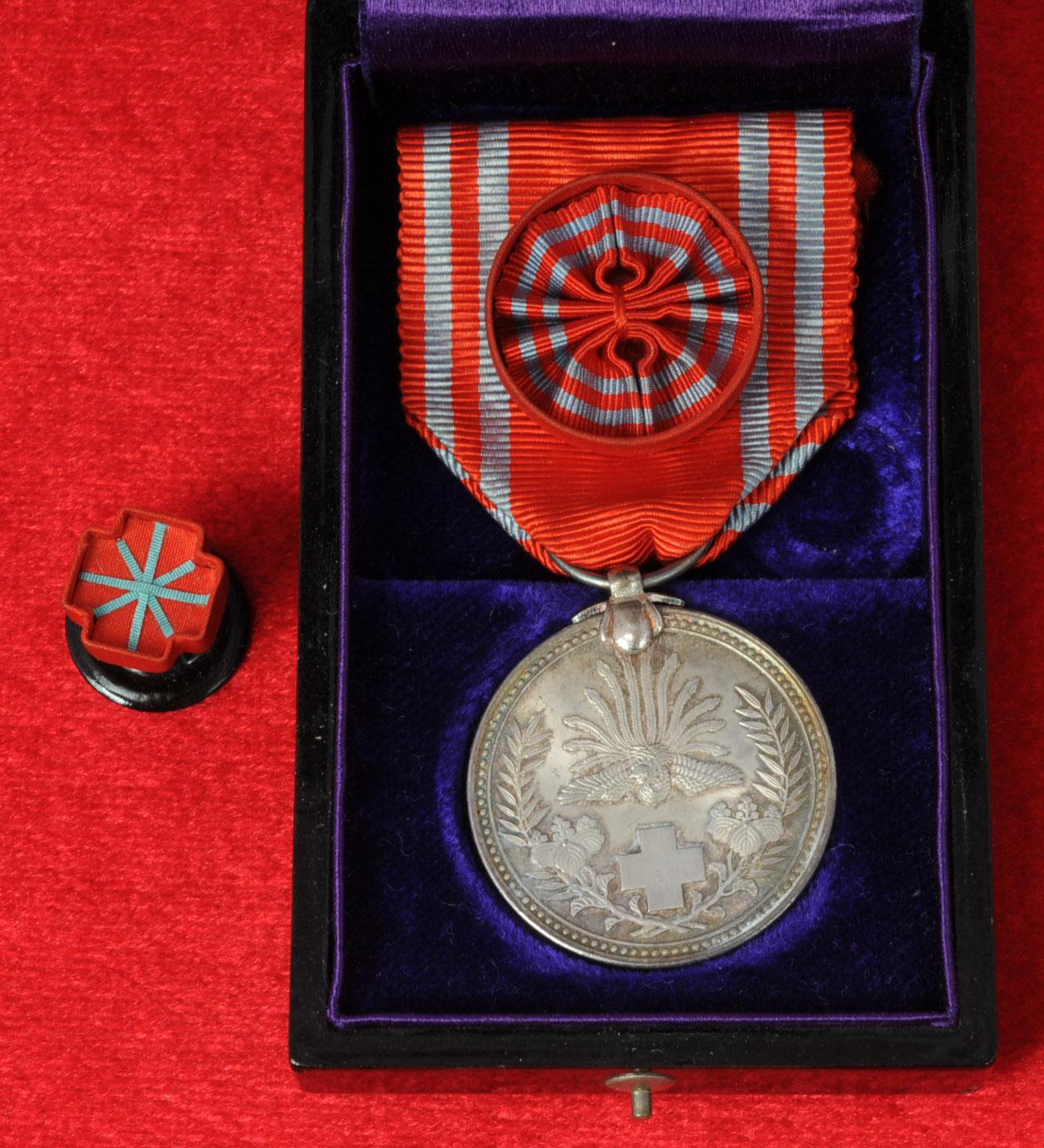 Cased Imperial WWII Japanese Red Cross Medal (DDT)