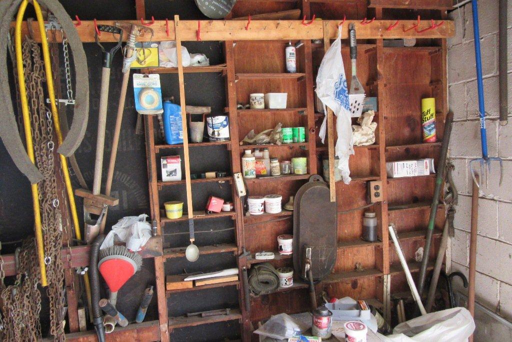 CONTENTS OF RIGHT WALL AND BACK WALL OVER TO CHIMNEY INCLUDING CABINET, TIR