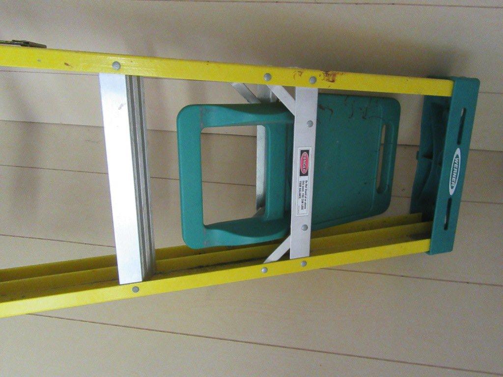 7 FOOT WERNER FIBERGLASS STEP LADDER