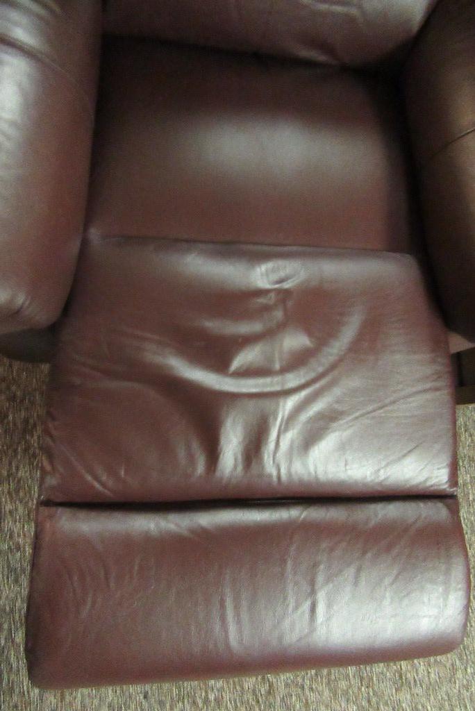 LA-Z-BOY MAROON RECLINER