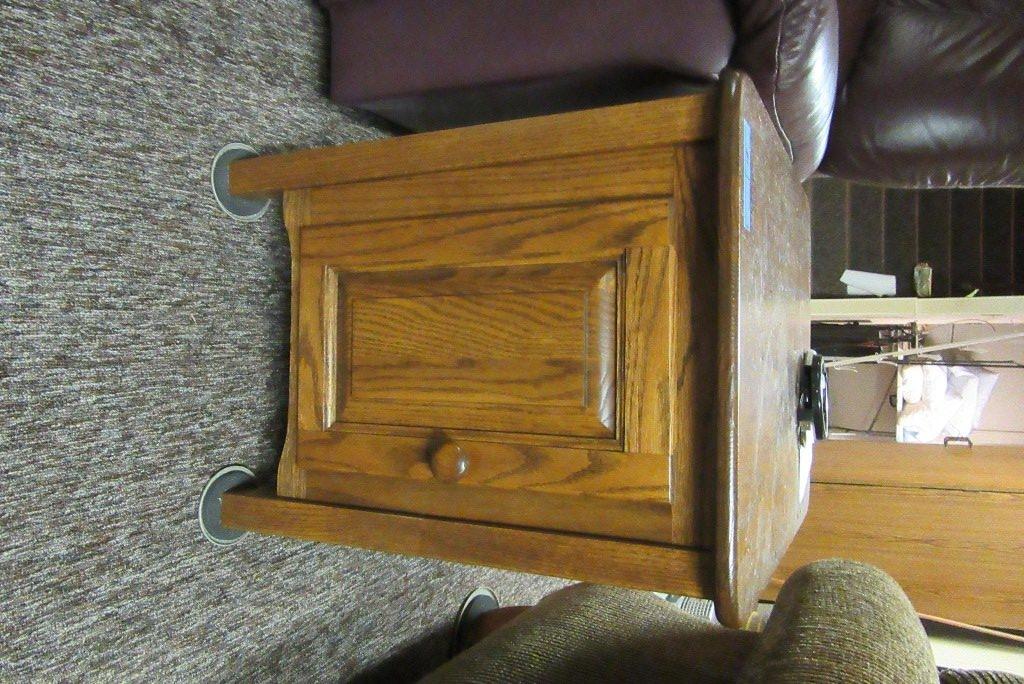 OAK END TABLE