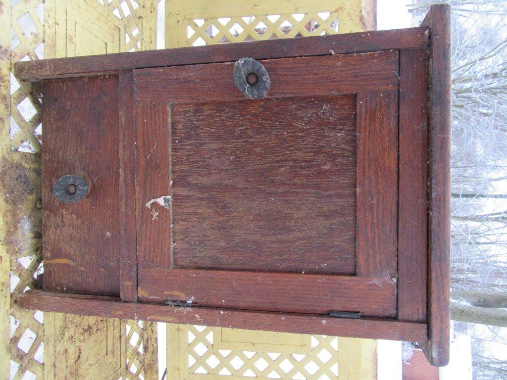 SMALL OAK CABINET