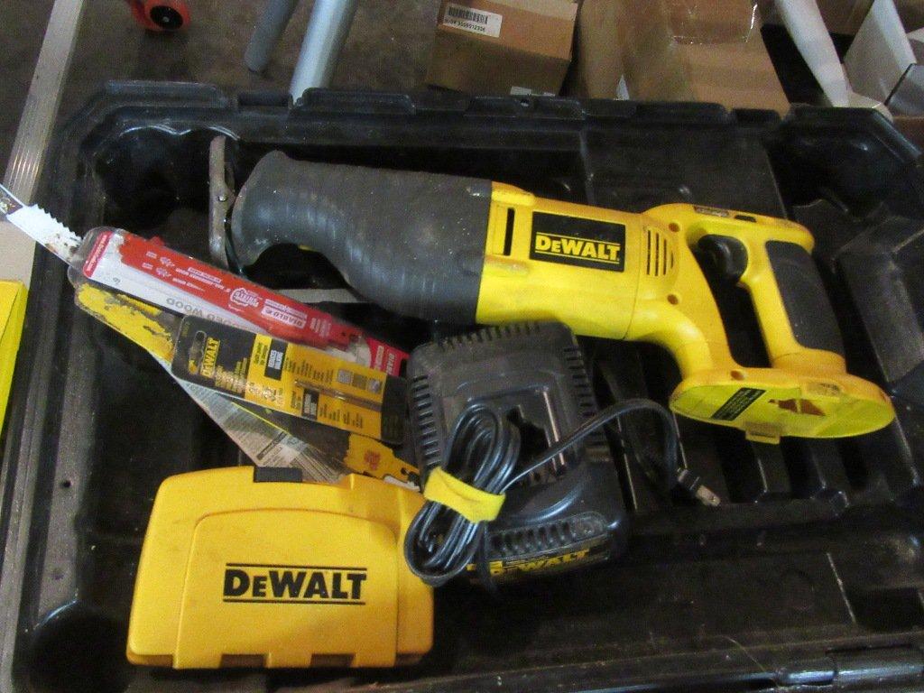 DEWALT 18 VOLT CARPENTER SET, INCLUDING SAWZALL, CORDLESS DRILL, FLASHLIGHT