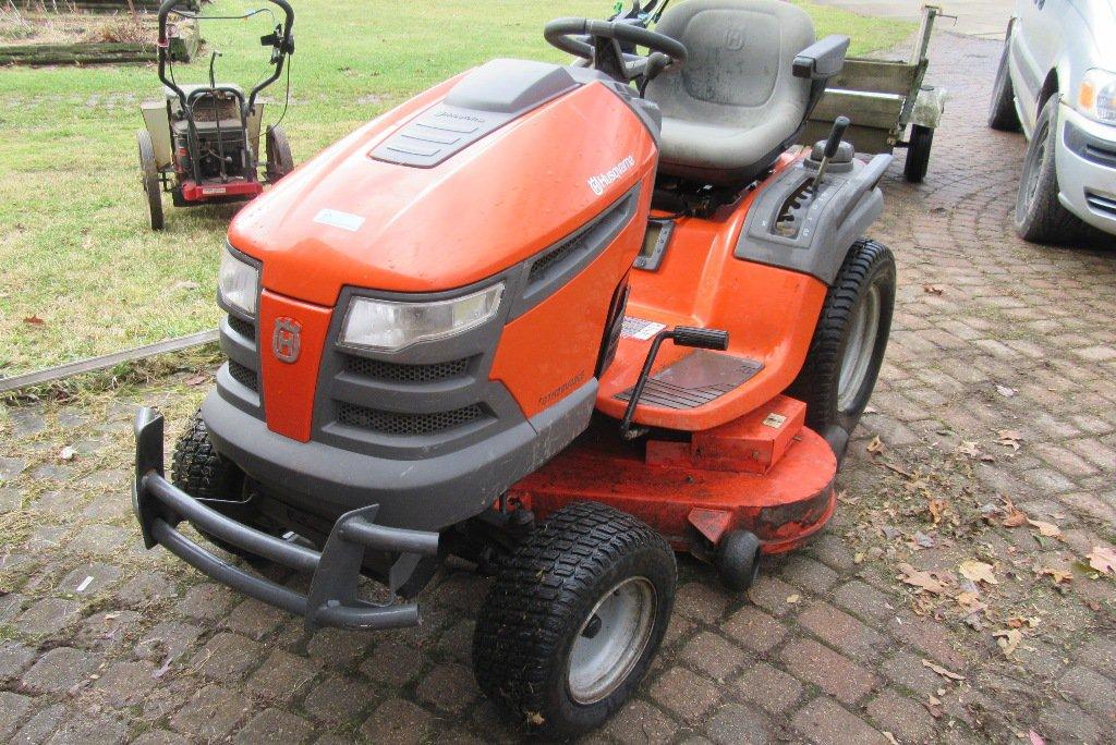 HUSQVARNA GTH26V48LS HYDROSTATIC LAWN TRACTOR.  26 HP ENGINE.  333 HRS.  RU